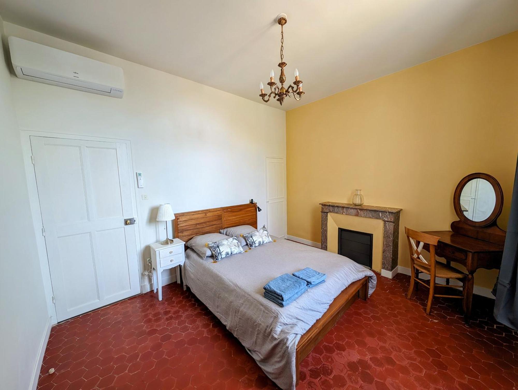 Maison De Style Tout Confort, Position Ideale, Avec Clim Et Petit Exterieur Orange  Exterior foto